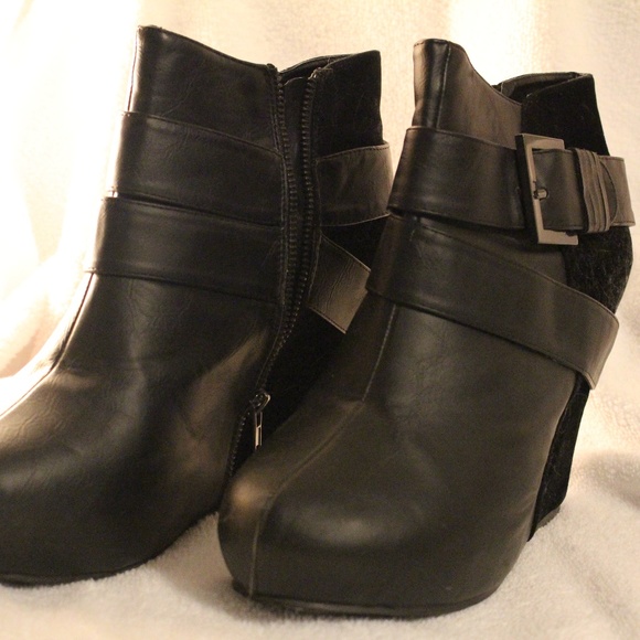 Shoes - Picture 2 of 4